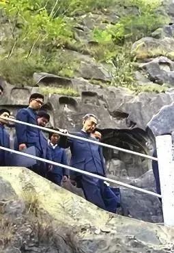 周总理在洛阳反复看了它半天，终因凑不足500元而依依不舍地离去