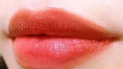 YSL年底又出新口红，玫瑰浆果色超性感，难怪直男见了都喜欢呢！