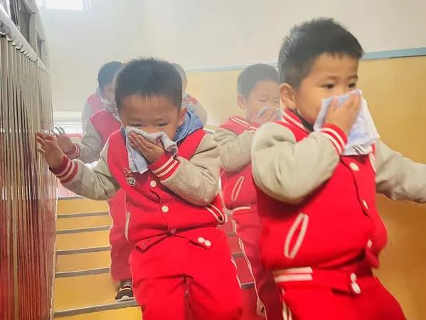 关于119消防的演练视频,119消防宣传日逃生视频