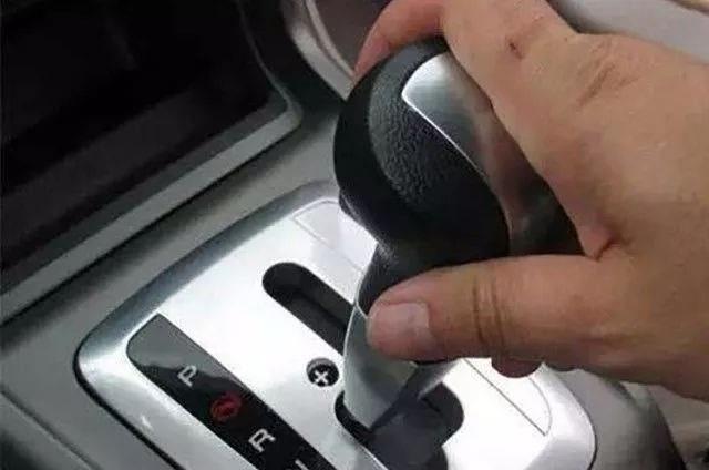 带挡滑行和空挡滑行哪个好,带挡滑行与空挡滑行哪个省油