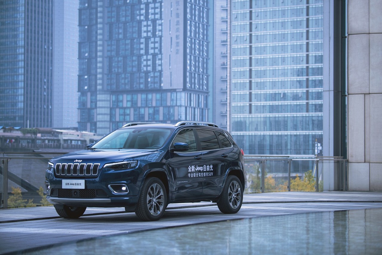 老车jeep大切诺基值得入手吗,jeep大切诺基是四驱吗