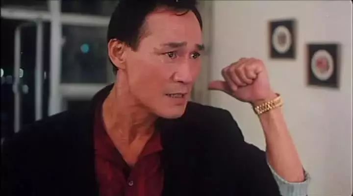 穿假的鳄鱼衫，做真正的香港人