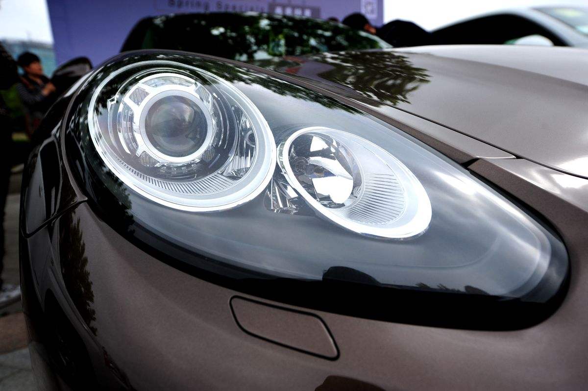 卤素灯氙气灯和led灯激光灯哪种好,卤素灯和氙气灯和led灯的区别