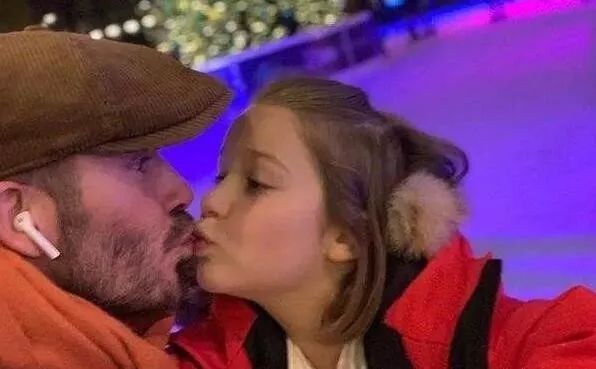 贝克汉姆可以学学黄磊，父爱不用嘴对嘴的亲吻来表达