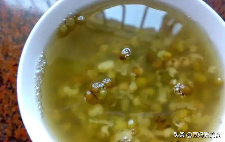 煮碧绿色的绿豆汤哪种方法正确,如何煮出来的绿豆汤是绿的