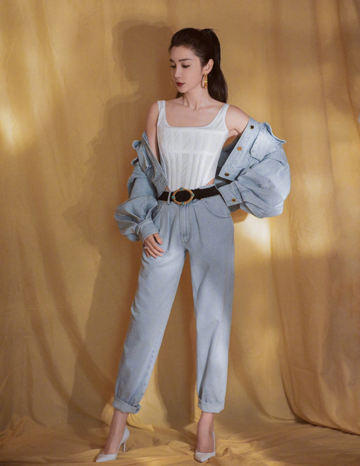 利用牛仔风格打造时髦气质,简约时尚休闲牛仔搭配