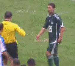 足坛搞笑瞬间加搞笑解说,足坛十大喜闻乐见搞笑瞬间