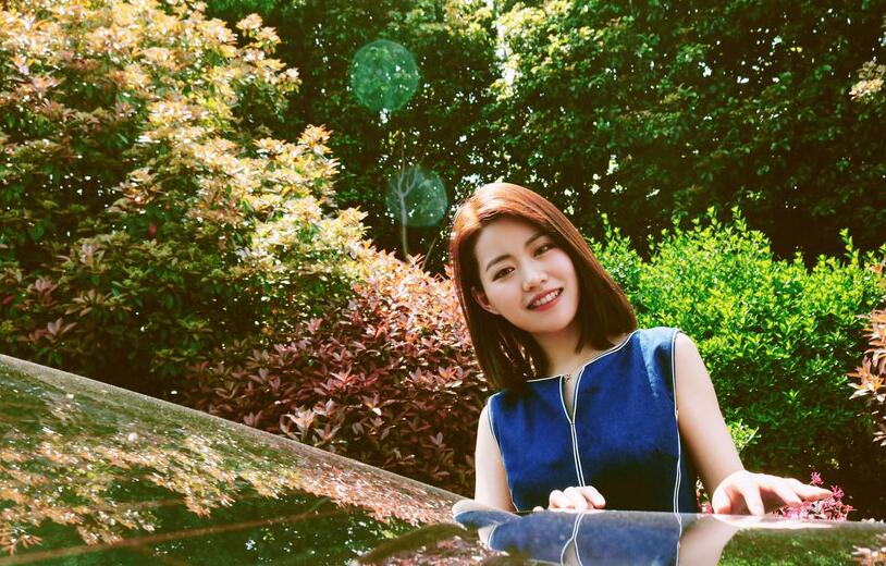 香车美女喜提爱车,香车美女提车