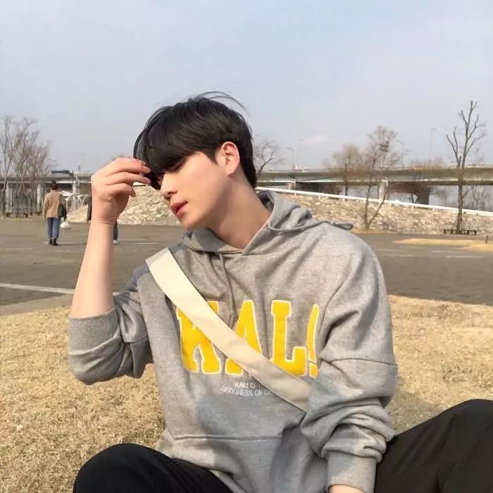 男生头像帅气冷酷霸气漫画图片,帅气头像男生霸气冷酷配上机车