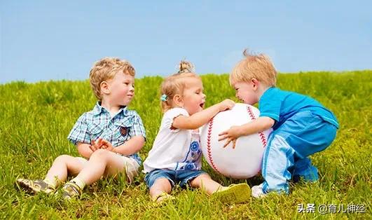 孩子打人抢东西是怎么回事,孩子抢东西不给就哭