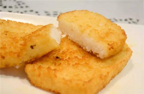 吃剩的米饭别扔掉，教你加点油和盐，瞬间成为美味的佳肴