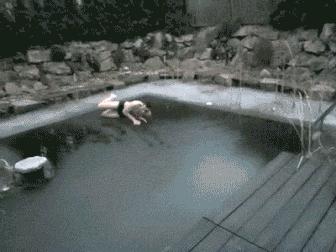 打篮球崴脚怎么处理热敷还是冷敷,崴脚超过48小时是热敷还是冷敷