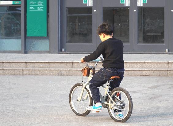 什么礼物让孩子一直挂念你？Babyrun萌骑奇儿童自行车测评