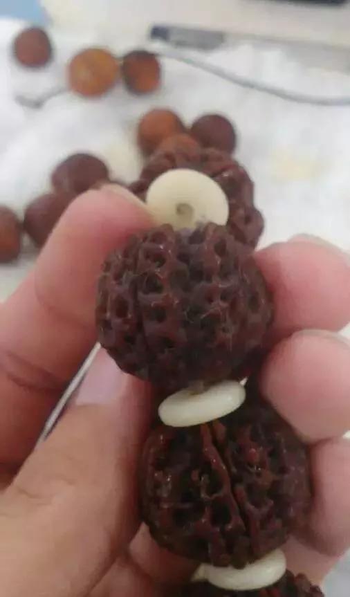 手串发霉了不用扔，只需这样处理一下