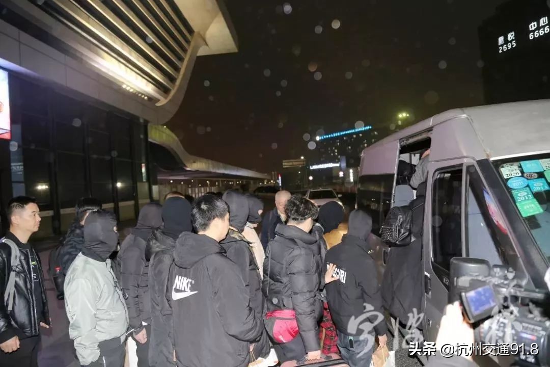 浙江女子刚投64万，就被踢出“炒股高手群”！可怕的事开始了