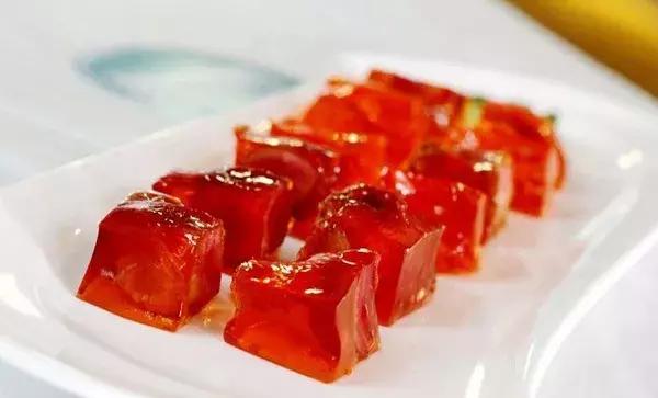 烧仙草和龟苓膏还有一个是什么,烧仙草就是黑凉粉也是龟苓膏吗