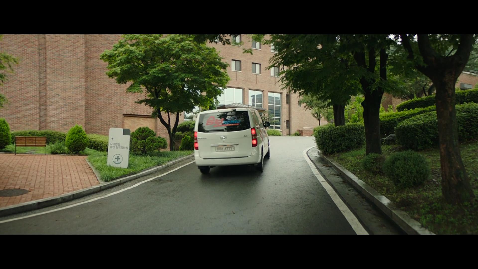 一上映就夺得韩国电影票房冠军，赶超《阿凡达》的纪录，不容错过