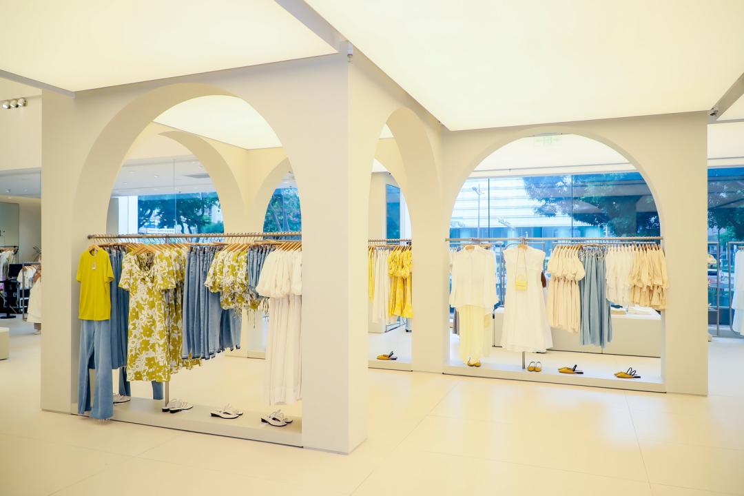 深度|营收超50亿的UR不再去做谁的学生