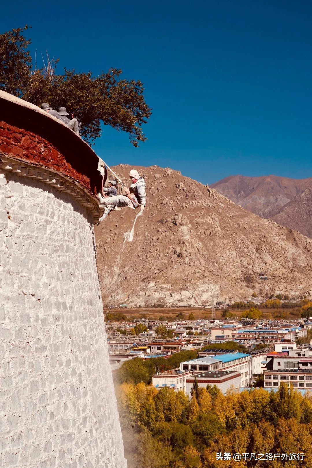 布达拉宫的墙是用牛奶蜂蜜涂的吗,布达拉宫牛奶蜂蜜墙