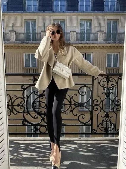 今年流行的衬衫带字母,今年流行衬衫长款花色