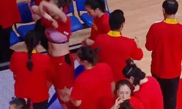 女篮一姐最新视频,女篮换球衣无私状态
