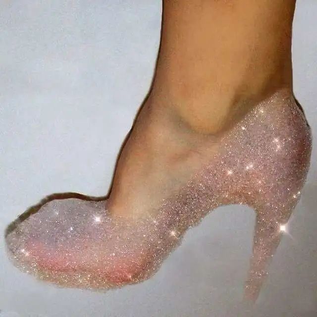 有点诱惑！外国美女设计师拍的“人体”艺术，够大胆，脑洞大开