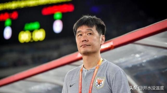 亚冠鲁能对横滨吴兴涵失误,李霄鹏鲁能最新比分