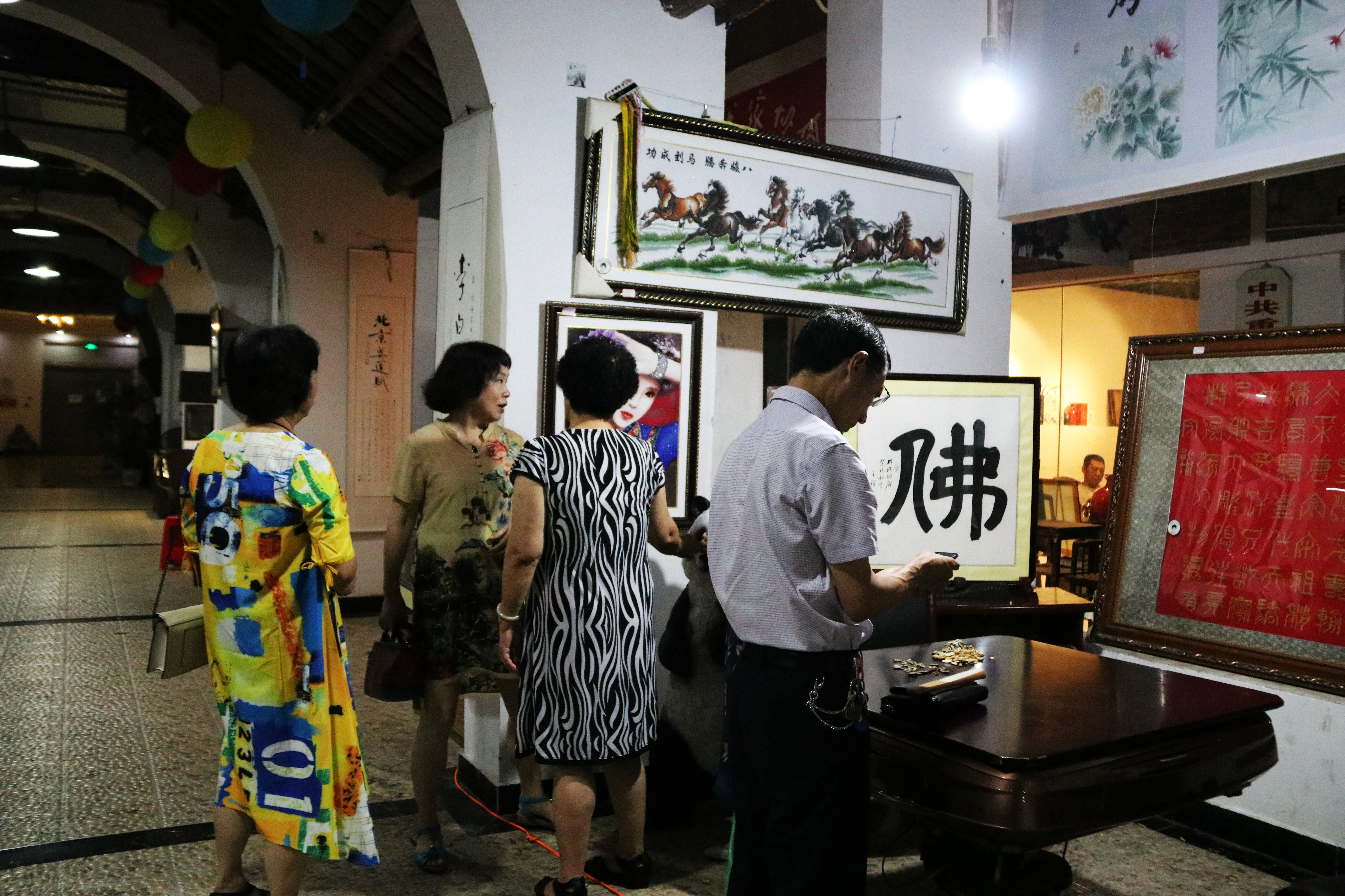 记“周元梅.水果仙子刺绣作品展”