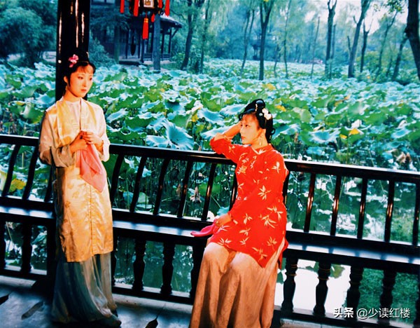 曹雪芹写红楼梦里关于梅花的诗词,红楼梦描写月亮的诗