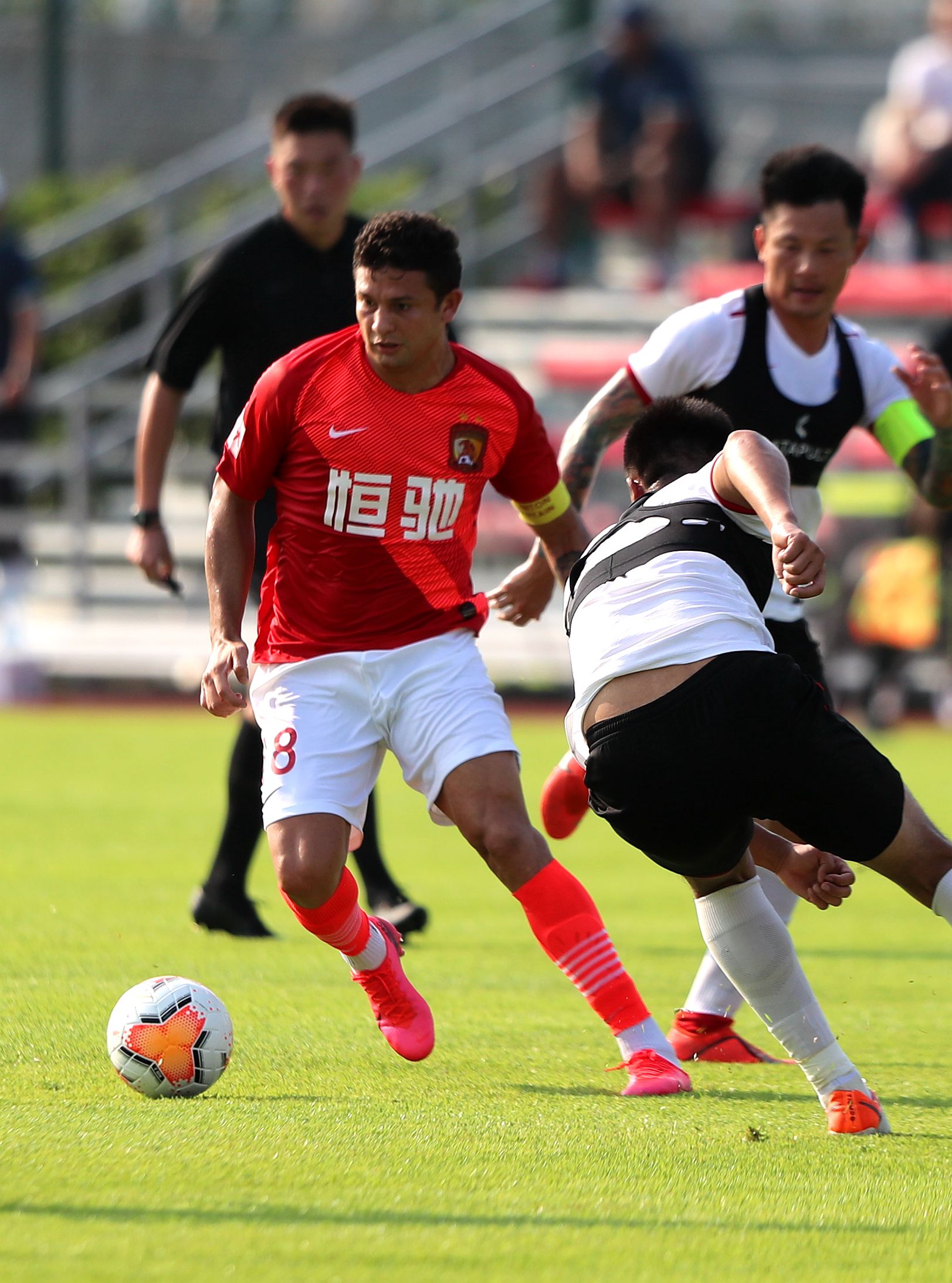 高拉特埃尔克森中国足球,广州恒大单刀挑艾克森