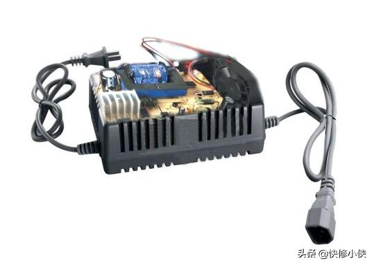 电动车什么时候充电最好不伤电池,电动车电池该怎样充电注意这四点