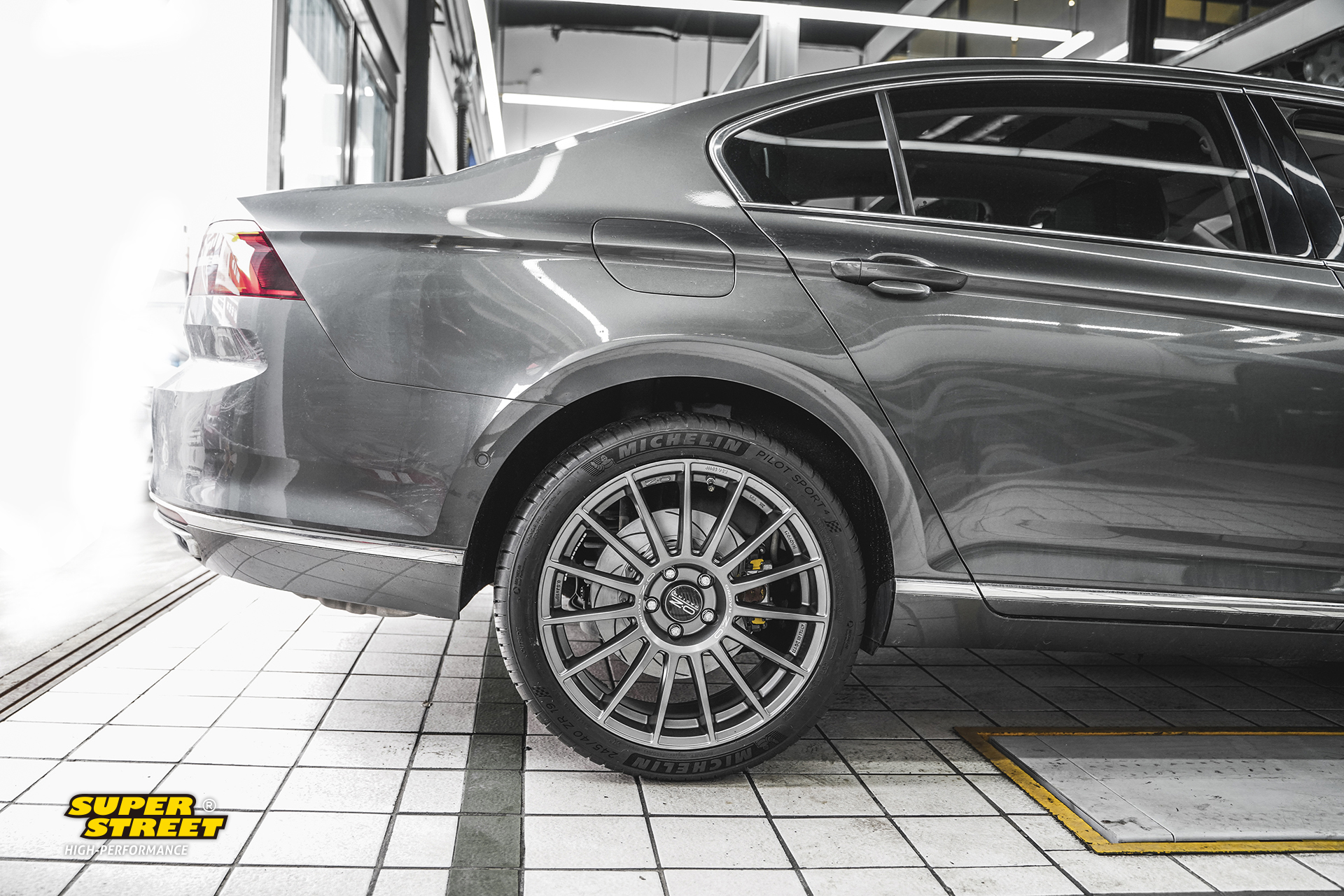 大众迈腾改后轮通风盘刹车系统,大众迈腾改轮毂刹车