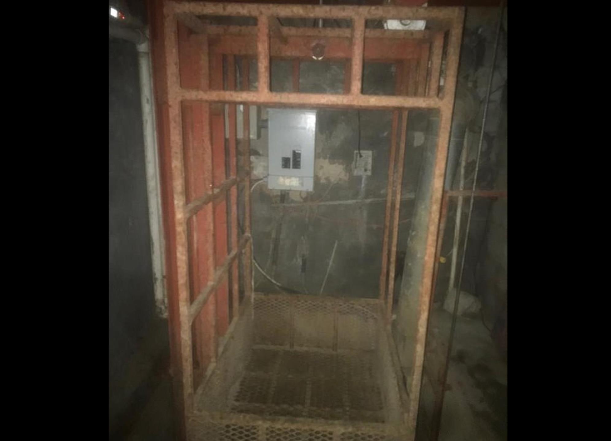 跨美墨边境最长*品毒***私走**隧道暴露，在地下20米处，配套设施齐全