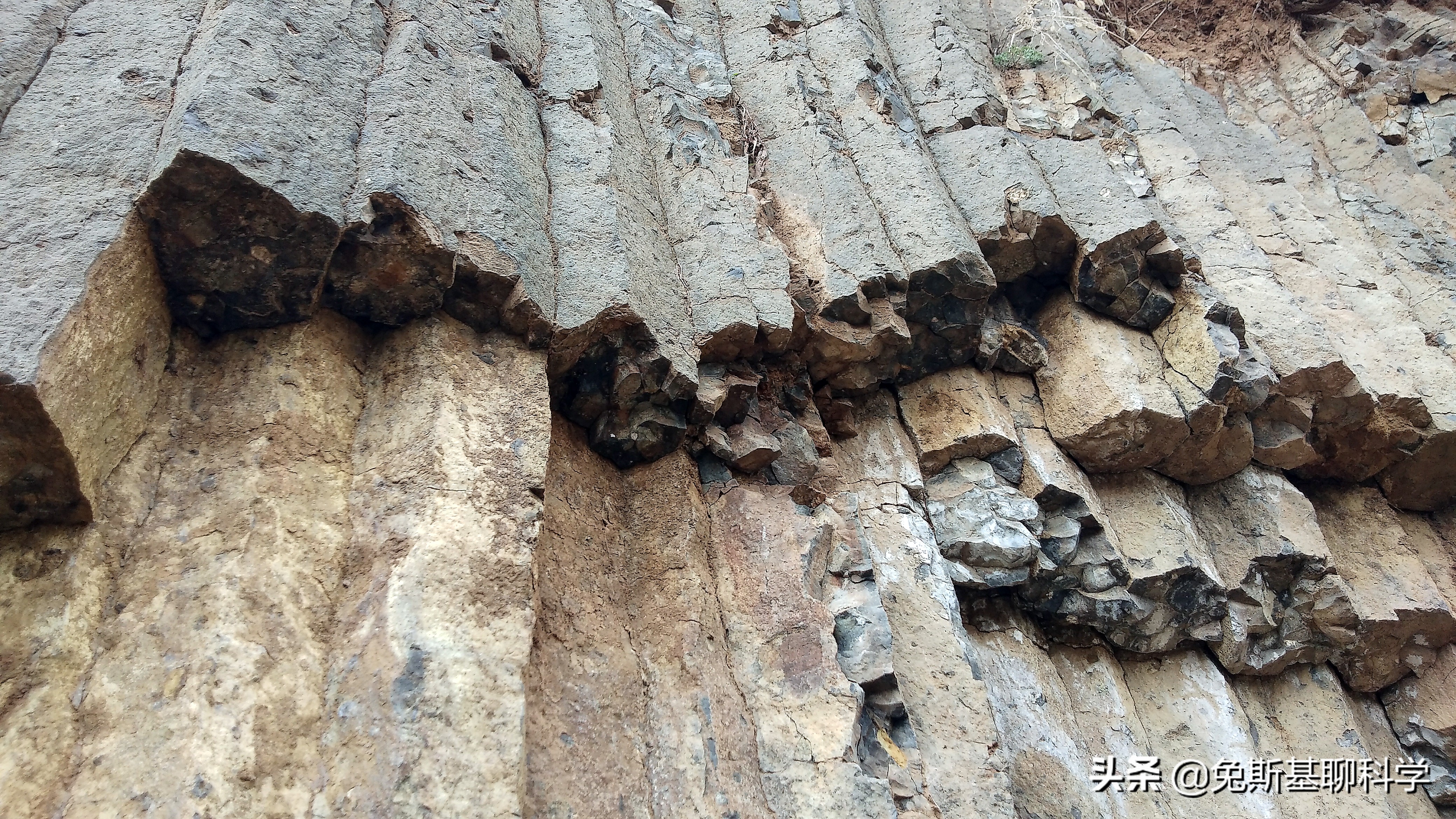 火山爆发岩浆岩,火山岩浆喷发后在地表形成什么岩