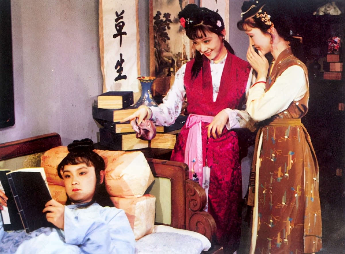 湘云说什么被宝玉说为混账话,湘云与宝玉见面