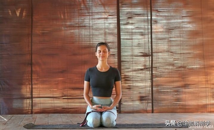 初学练瑜伽从第1步练起怎么练,初学者练瑜伽要怎么样练