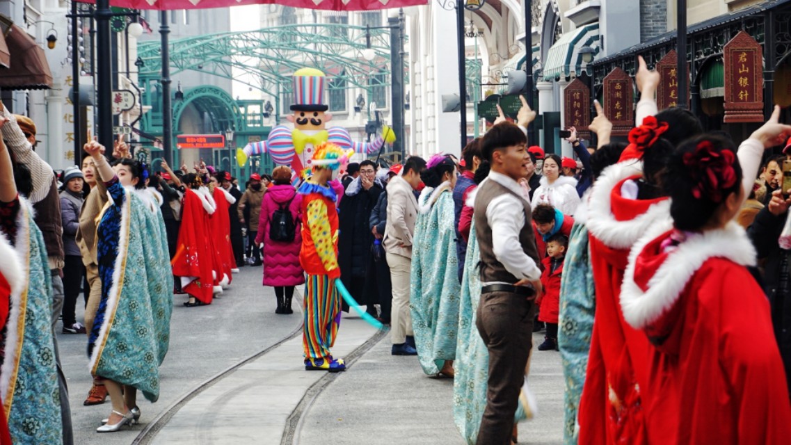 中原穿越时空夜游建业电影小镇,郑州建业电影小镇下午去游玩