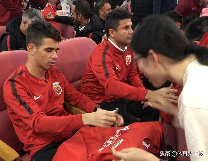 徐根宝上港庆功宴全集,上海上港武磊胡尔克