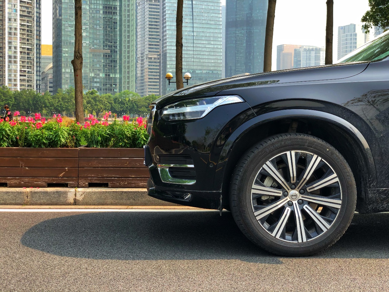 沃尔沃xc90七座高科技安全配置,沃尔沃xc90与s90哪个更安全