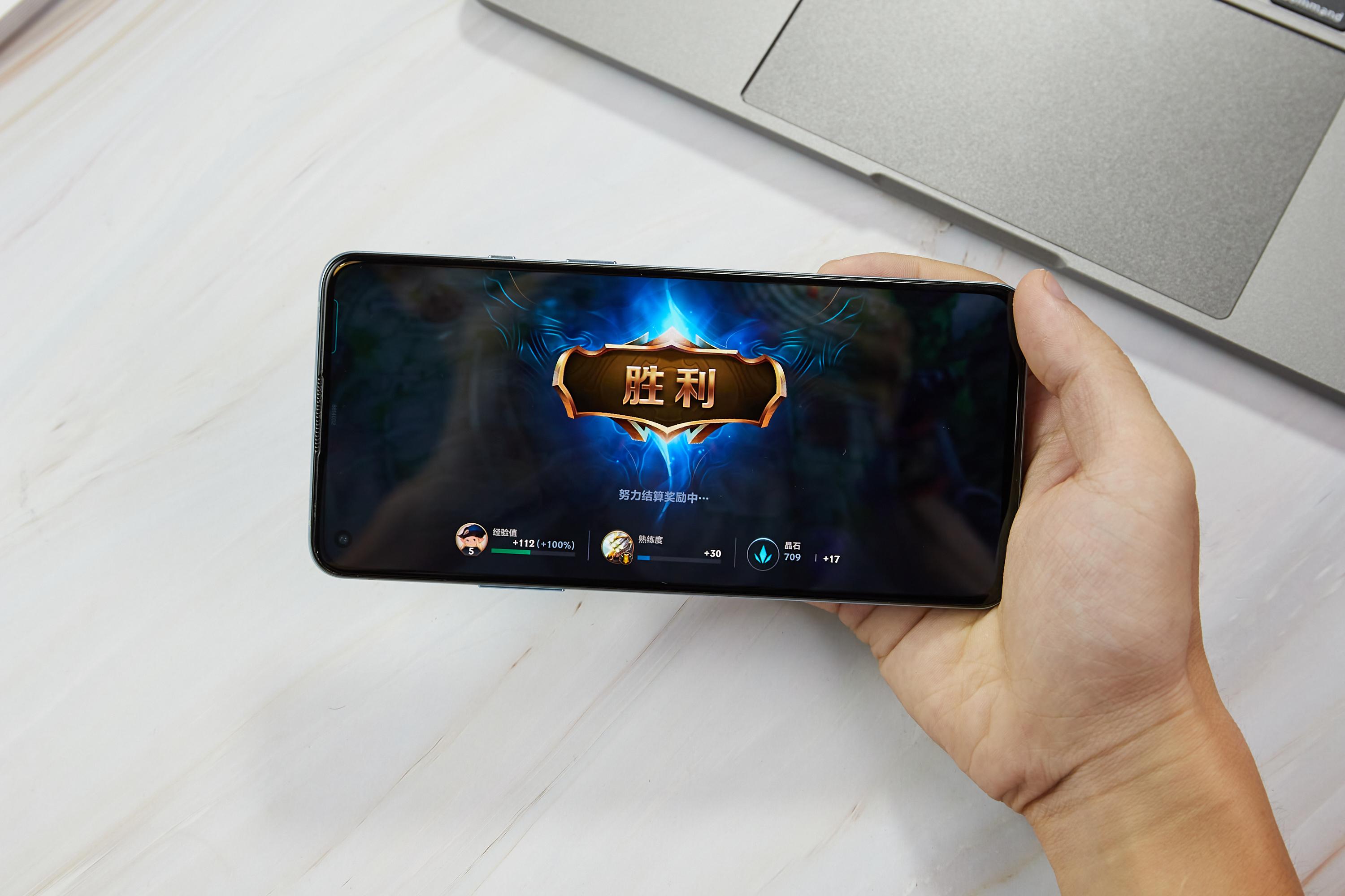 国服英雄联盟手游剑圣出装及符文,国服英雄联盟手游剑圣出装教学