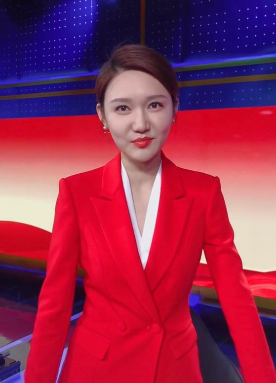 董卿评价龙洋主持春晚,龙洋接棒董卿主持春晚