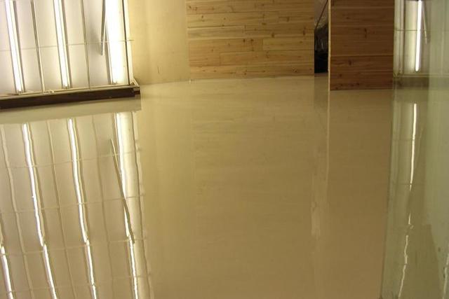 做完水泥地面后几天能做自流平,水泥地面找平和水泥自流平的区别