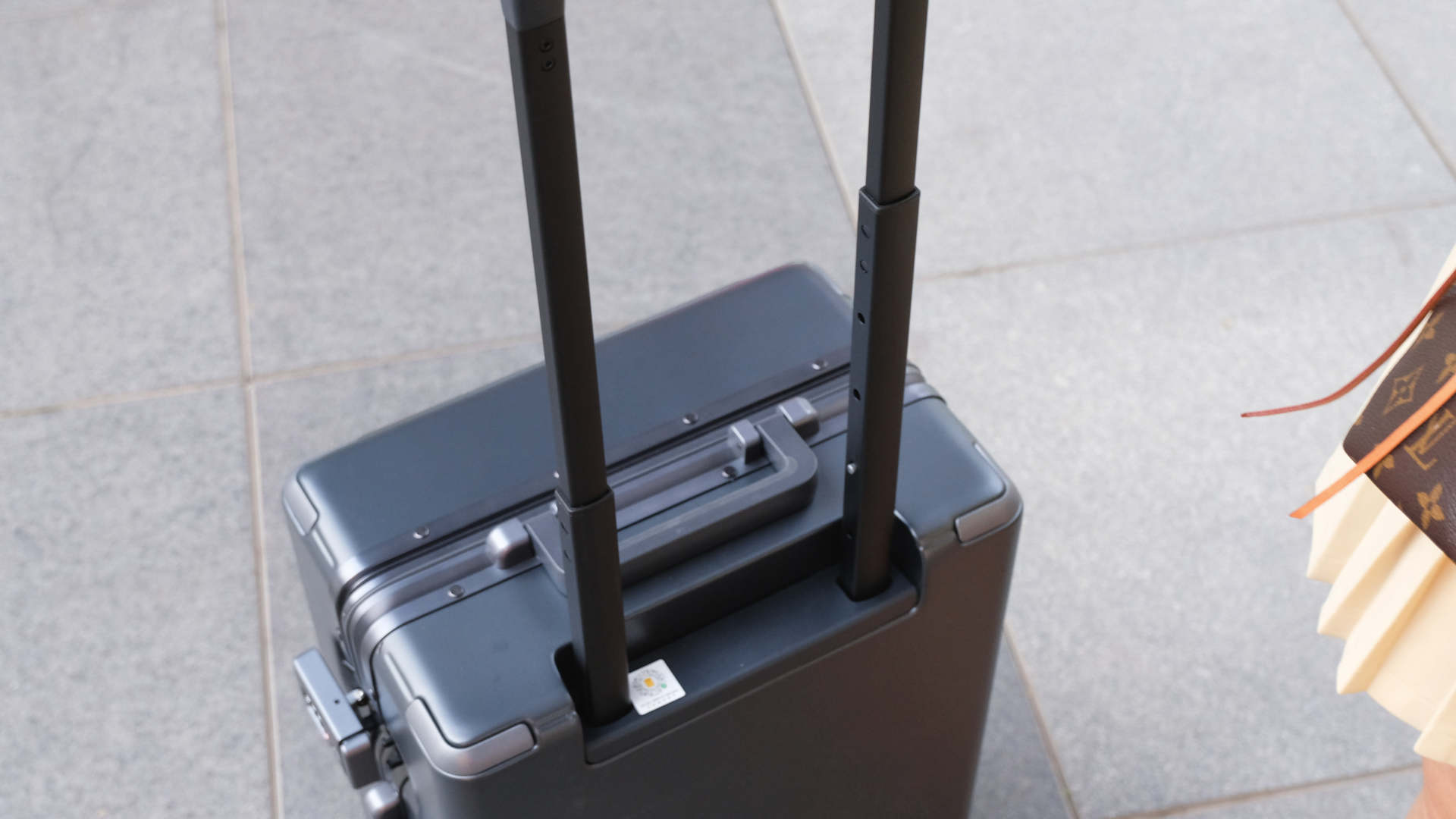 新秀丽和地平线8号哪个双肩包好,地平线行李箱和新秀丽