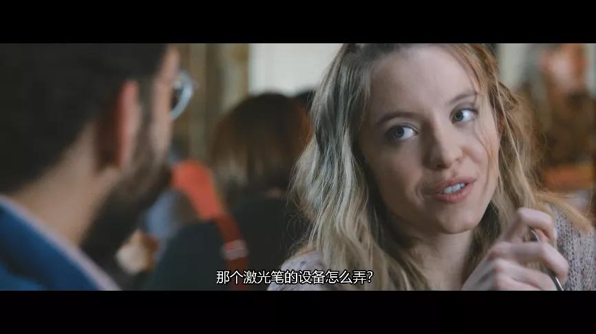 全片高能反转，性感美女化身“*窥偷**狂”