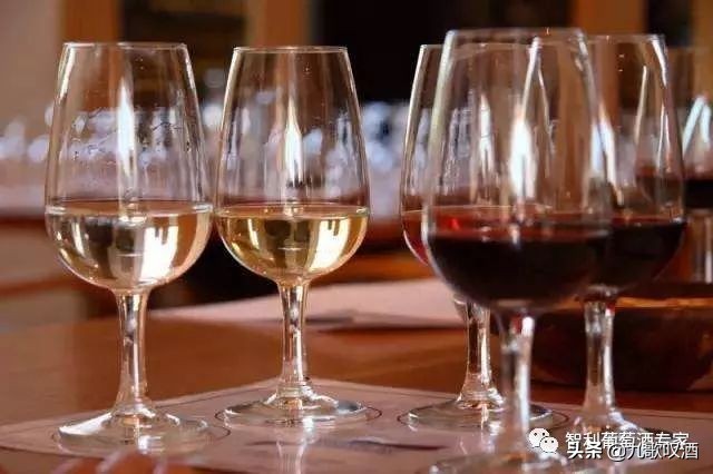那个带唇印的红酒杯是什么杯？看完你就是朋友圈最懂葡萄酒杯的人
