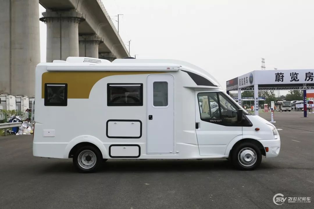 房车大全20-30万的小型c型房车,飞翔房车入门级b型房车价格
