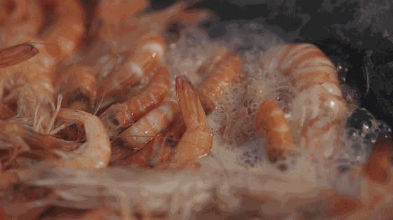 水煮大虾开水下锅还是冷水,水煮大虾是冷水下锅还是热水