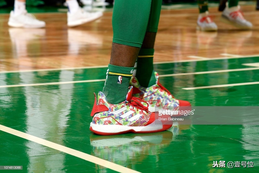 2018年圣诞大战詹姆斯穿的球鞋,2018年都有哪些经典球鞋