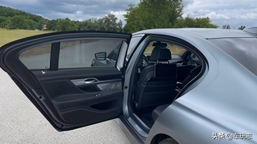 试驾宝马7系740li行政豪华版,宝马7系7402022款