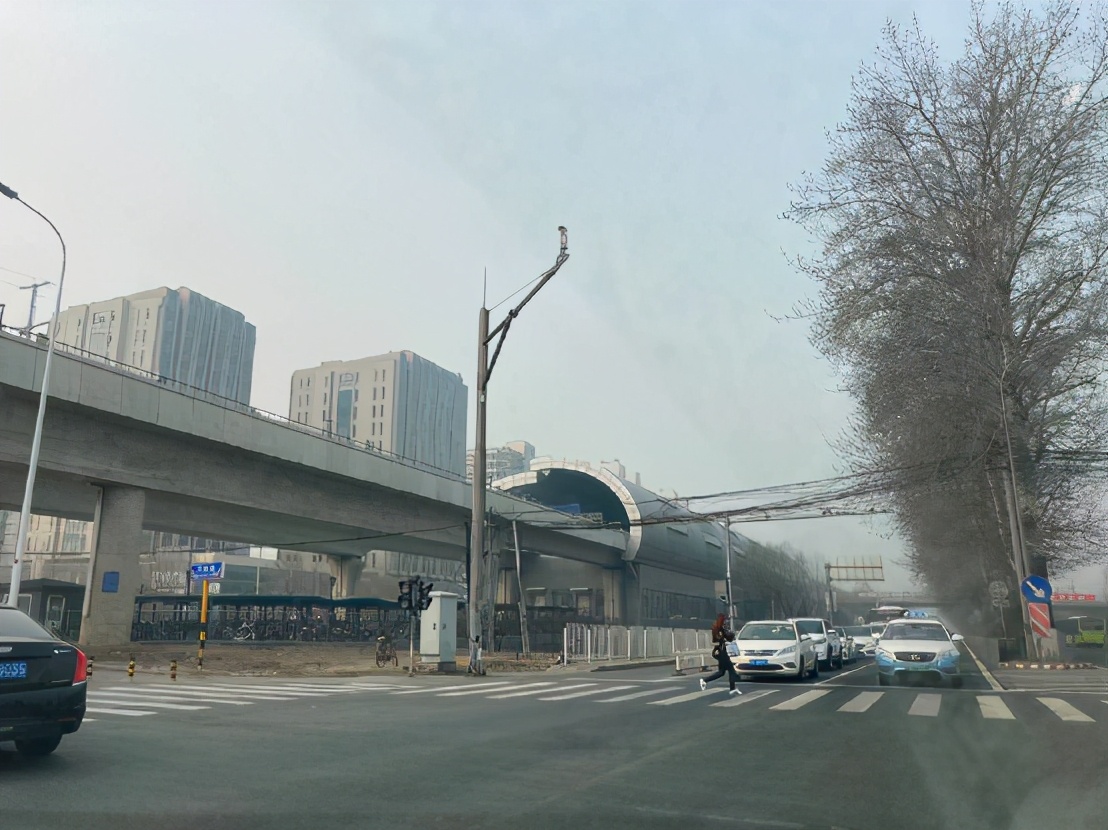 总价100万精装修二手房地铁口,总价20万一套的地铁房周边有学校